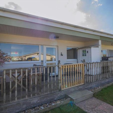 Chalet For Hire At Rainbows End Near A Beautiful Norfolk Beach Ref 31039R Bacton  Zewnętrze zdjęcie