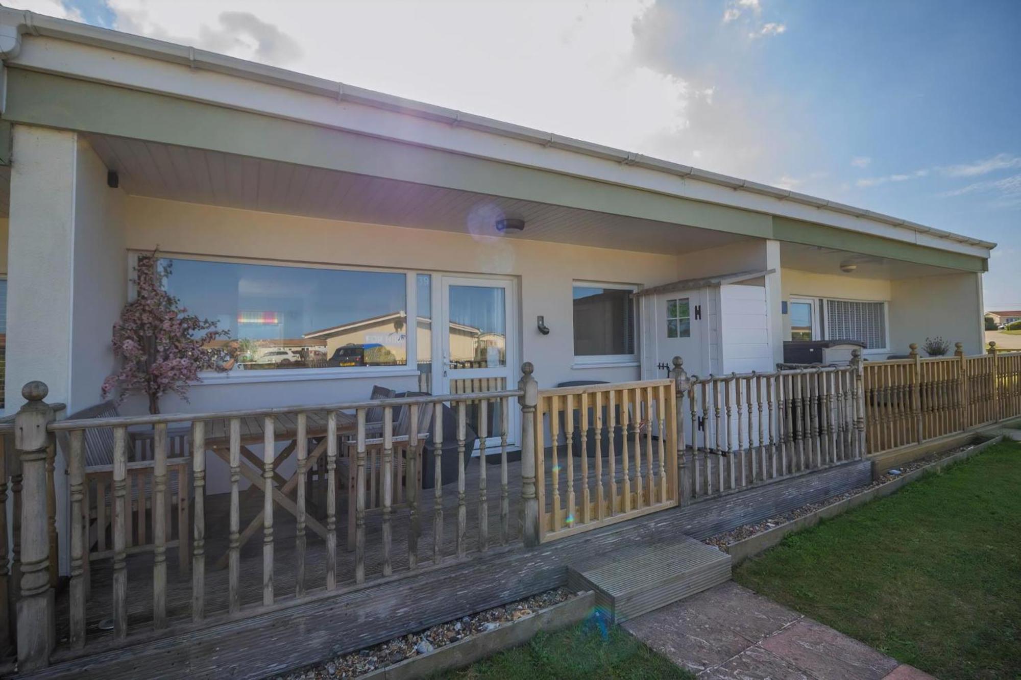 Chalet For Hire At Rainbows End Near A Beautiful Norfolk Beach Ref 31039R Bacton  Zewnętrze zdjęcie