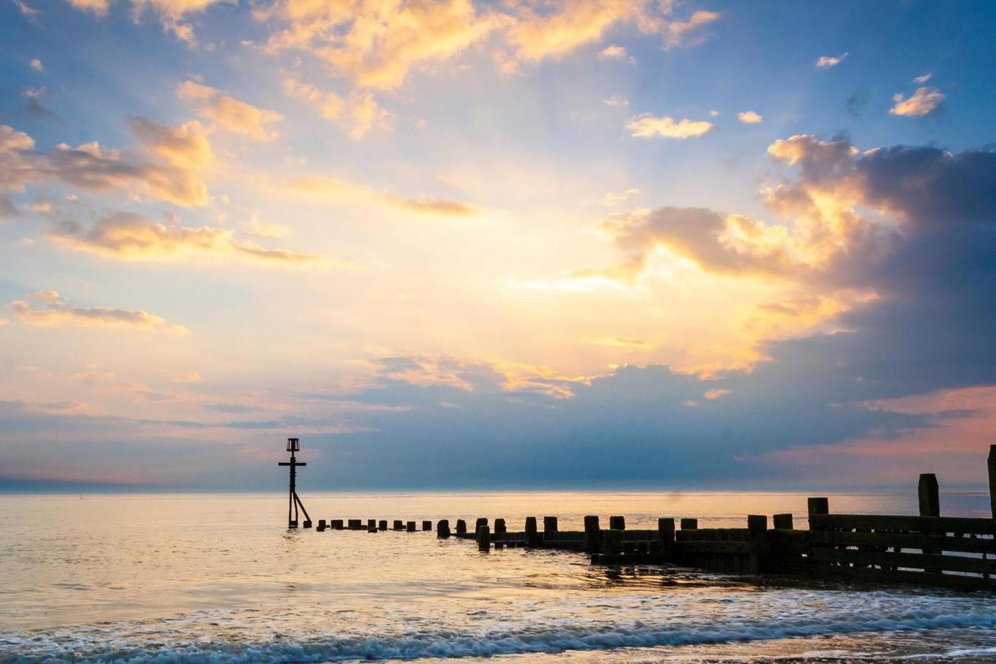 Chalet For Hire At Rainbows End Near A Beautiful Norfolk Beach Ref 31039R Bacton  Zewnętrze zdjęcie